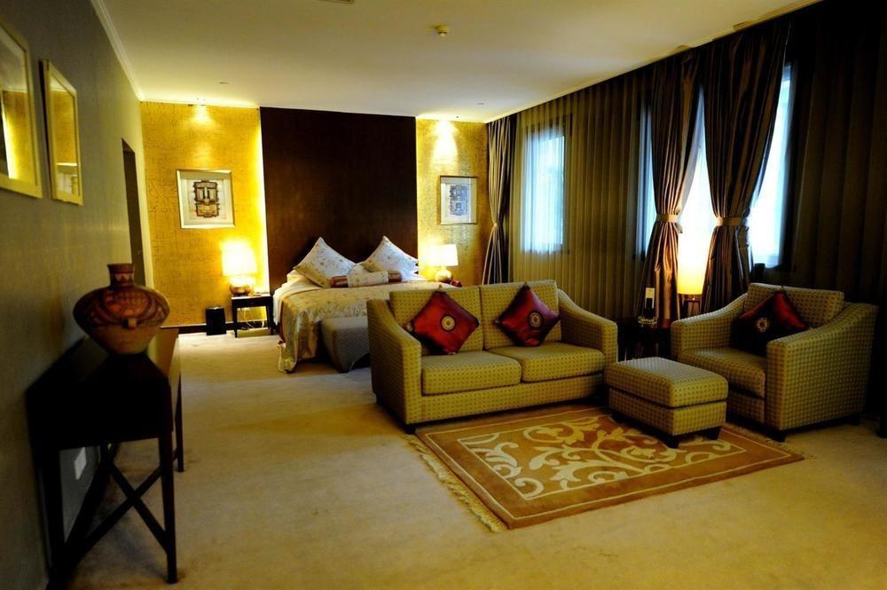 Yun-Zen Jinling World Trade Plaza Hotel Шъдзяджуан Екстериор снимка